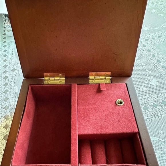 VINTAGE I LOVE LUCY WOOD MUSICAL JEWELRY BOX "STOMPING GRAPES" - Picture 4 of 9